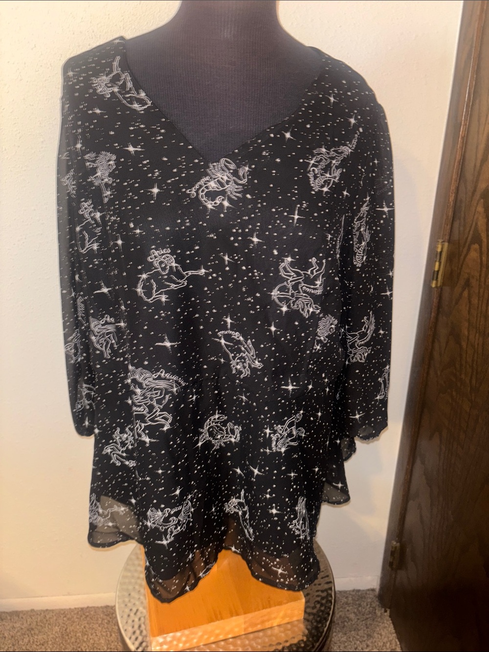 Lane Bryant Black V-Neck Zodiac Print Peplum Top size 20